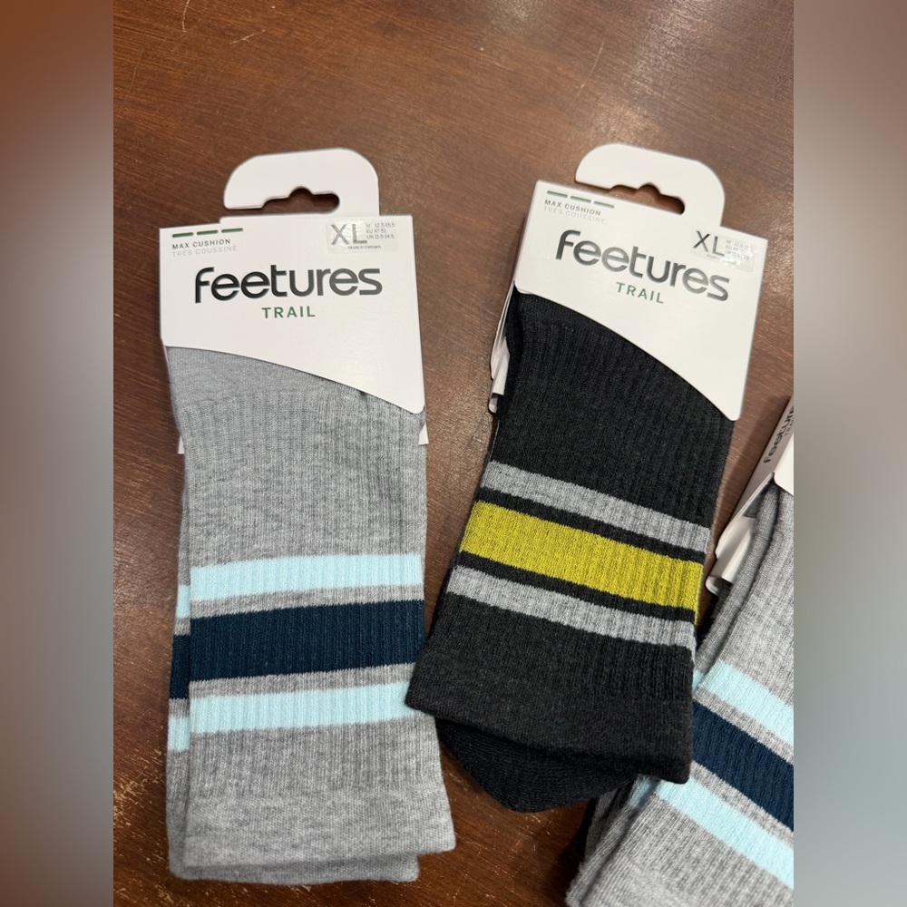 NWT 4 pair of X-Large Feetures Trail Crew Socks - Picture 2 of 2